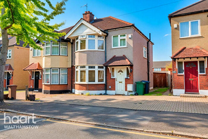 3 Bedroom Semi-Detached House For Sale In Queens Grove Road, Chingford, E4