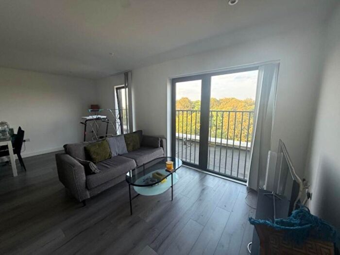 2 Bedroom Flat To Rent In Card House, Bingley Road, BD9