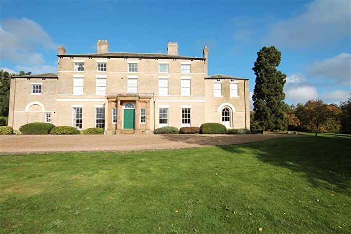 2 Bedroom Flat To Rent In Raywell House, Riplingham Road, HU16