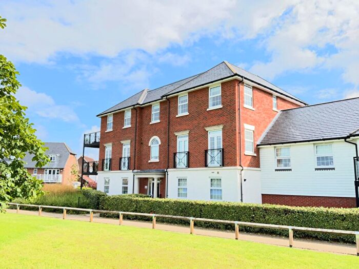 2 Bedroom Flat To Rent In Monroe Way, Kings Hill, ME19