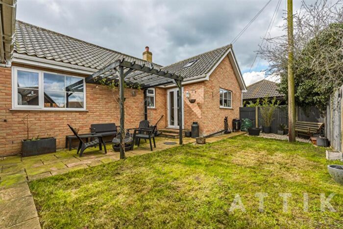 2 Bedroom Detached Bungalow For Sale In London Road, Halesworth, IP19