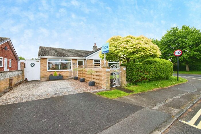 4 Bedroom Bungalow For Sale In Cotswold Way, York, YO32