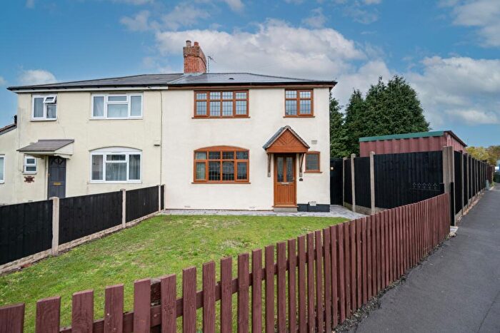 3 Bedroom Semi-Detached House For Sale In Salter Road, Tipton, West Midlands, DY4