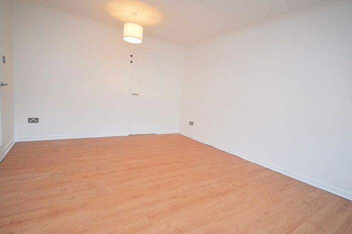 2 Bedroom Flat To Rent In The Paddock, Busby, G76