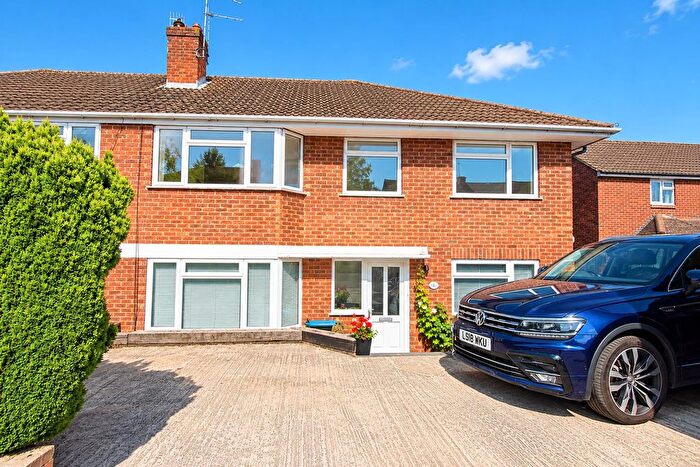 2 Bedroom Maisonette To Rent In Meadow Way, Kings Langley, WD4