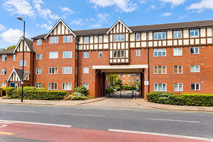 2 Bedroom Flat To Rent In Richens Close, Hounslow, TW3
