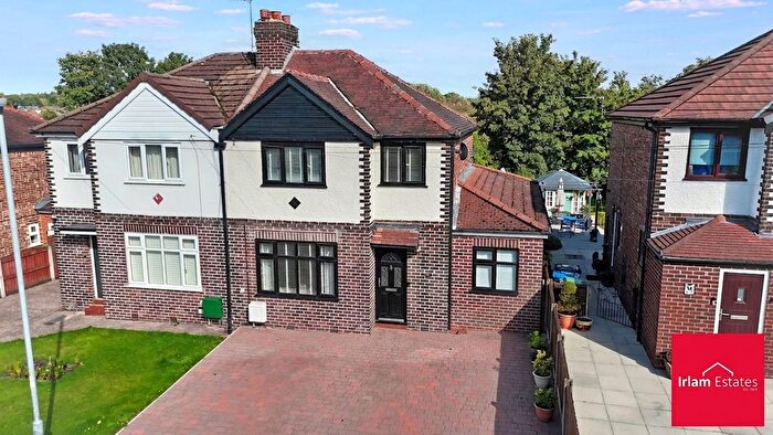 3 Bedroom Semi-Detached House For Sale In Carlton Way, Glazebrook, WA3