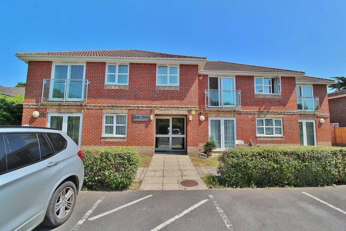 2 Bedroom Flat For Sale In Cherry Tree Apartments, Hambledon Road, PO7