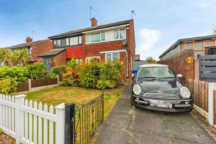 3 Bedroom Semi-Detached House For Sale In Chapel Close, Dukinfield, Greater Manchester, SK16