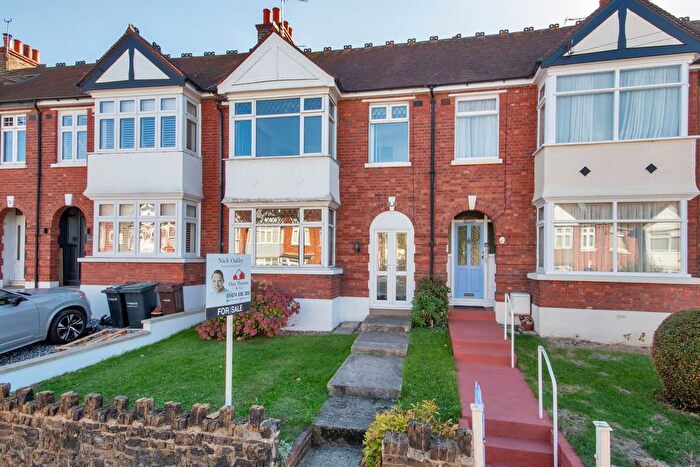 3 Bedroom Semi-Detached House For Sale In Hillingdon Road, Gravesend, DA11