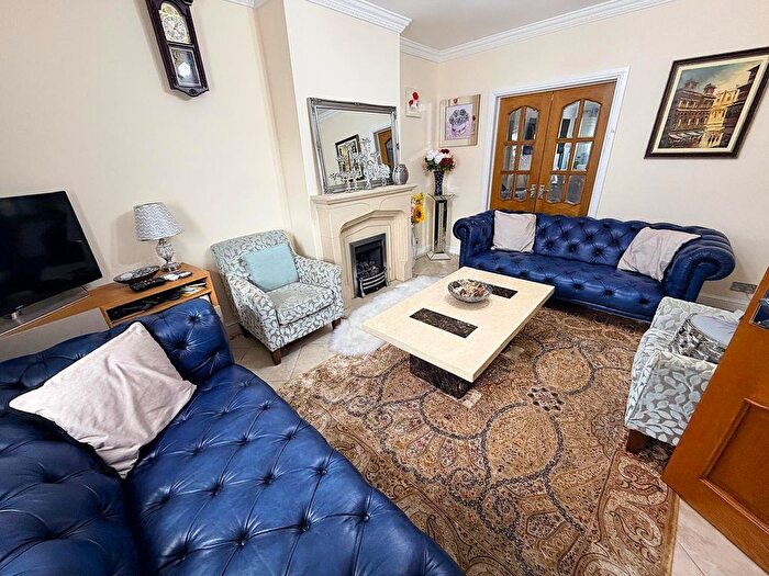 4 Bedroom Terraced House To Rent In Tomswood Hill, Ilford, IG6