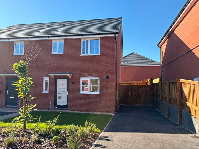 3 Bedroom End Of Terrace House To Rent In Perranporth Drive, Mansfield, NG18