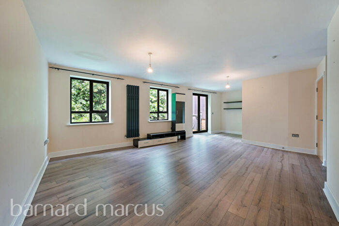 2 Bedroom Apartment To Rent In The Parade, Epsom, KT18