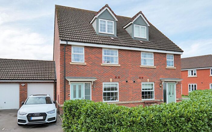 4 Bedroom Semi-Detached House For Sale In Buzzard Close, Melksham, SN12