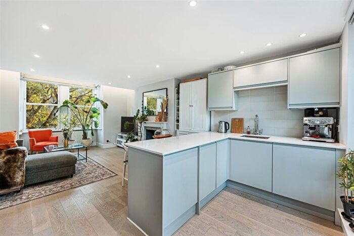 2 Bedroom Flat For Sale In Grafton Road, London, W3