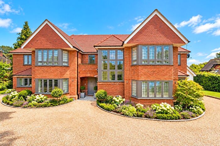 3 Bedroom Flat To Rent In Woodchester Park, Knotty Green, HP9