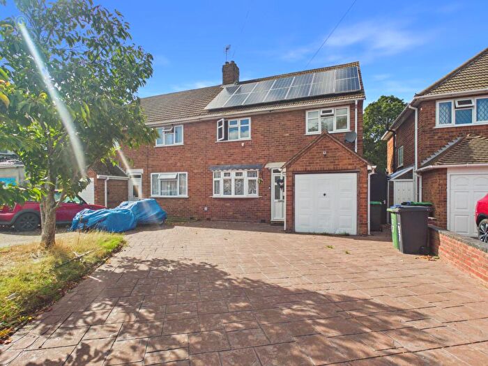 3 Bedroom Semi-Detached House For Sale In Hamstead Road, Great Barr, Birmingham, B43