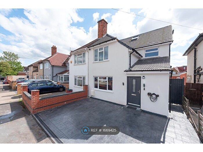 5 Bedroom Semi-Detached House To Rent In St Heliers Avenue, Hounslow, TW3