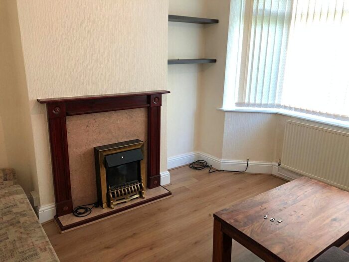 4 Bedroom Semi-Detached House To Rent In Birmingham New Road, Wolverhampton, WV4