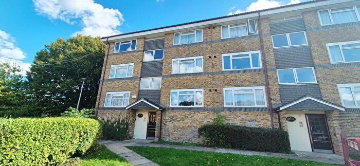 1 Bedroom Flat For Sale In Chatham, Kent, ME4