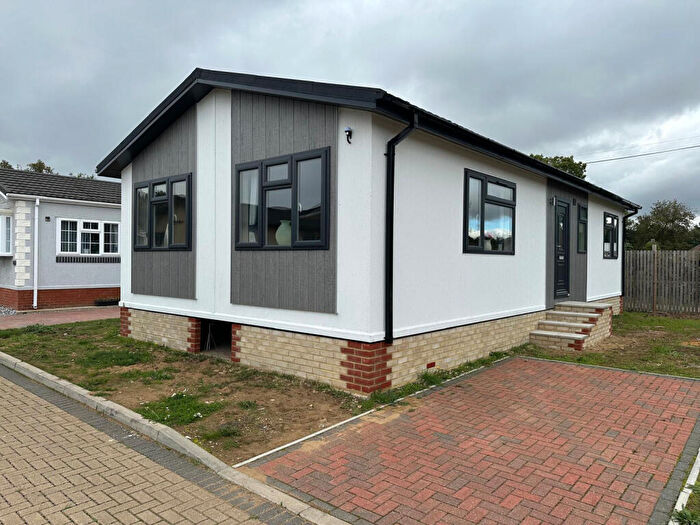 2 Bedroom Park Home For Sale In Bury St. Edmunds, Suffolk, IP28