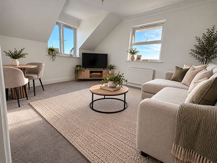 2 Bedroom Flat To Rent In Castlemain Avenue, Bournemouth, BH6