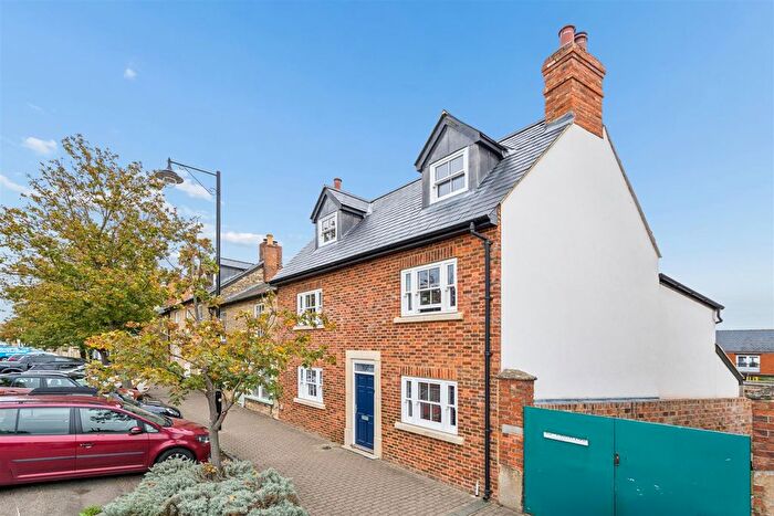4 Bedroom Property For Sale In High Street, Olney, MK46