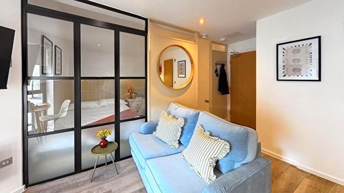 Studio To Rent In Gold Burghley- Studio |Verney St, EX1