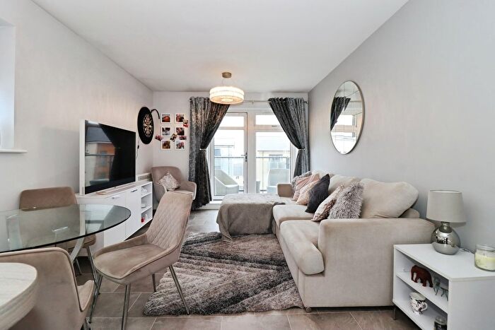2 Bedroom Flat For Sale In Brick Hill Way, Patchway, Bristol, BS34