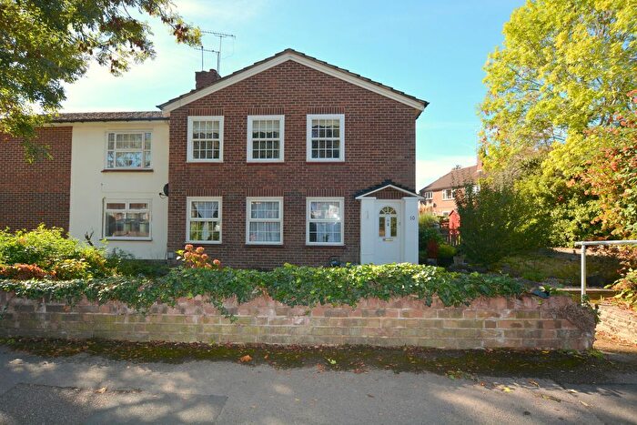 2 Bedroom Flat For Sale In Wellington Road, Pinner, HA5