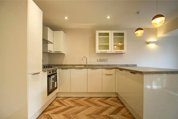 1 Bedroom Flat For Sale In Maple Court, Wayland Close, Bracknell, RG12