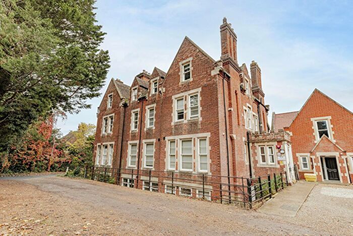 3 Bedroom Flat For Sale In New Dover Road, Canterbury, CT1
