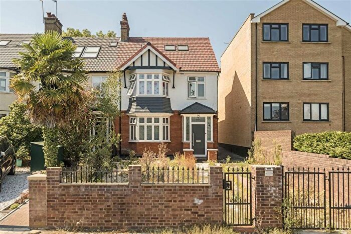 Studio To Rent In Upper Tulse Hill, London, SW2