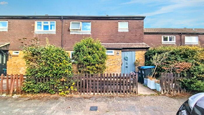 3 Bedroom Terraced House For Sale In Queendale Court, Woking, GU21