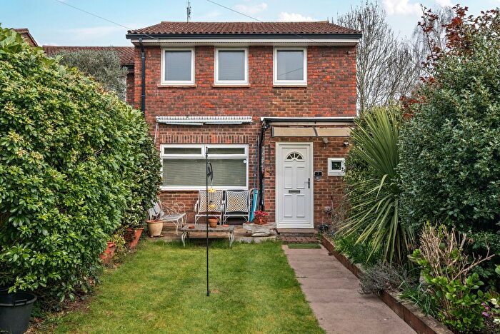 3 Bedroom Semi-Detached House For Sale In Magdalene Road, Shepperton, TW17