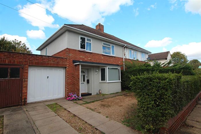 3 Bedroom Semi-Detached House For Sale In Maple Grove, Peterborough, PE1