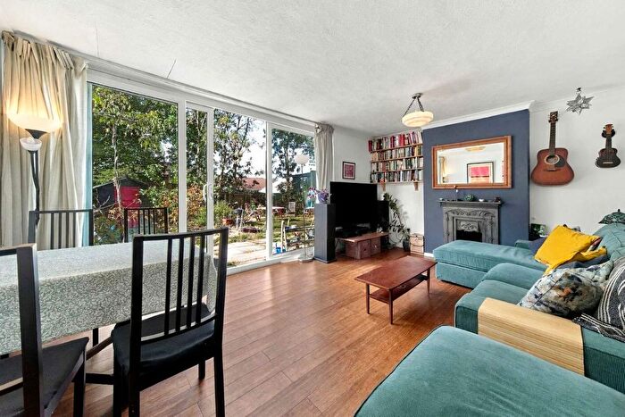 3 Bedroom Flat For Sale In Ewen Crescent, Brixton, SW2