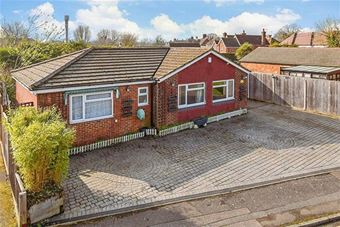 3 Bedroom Detached Bungalow For Sale In Orchard Glade, Headcorn, Kent, TN27