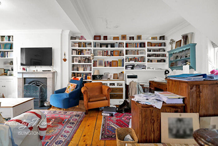 3 Bedroom Terraced House For Sale In Charlton Place, London, N1
