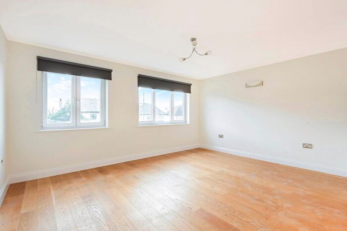 2 Bedroom Flat To Rent In Vincent Close, Bromley, BR2