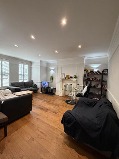 2 Bedroom Flat For Sale In Hermon Hill, Redbridge, London, E11