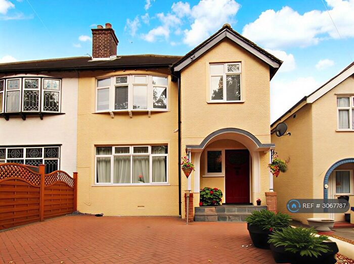 3 Bedroom Semi-Detached House To Rent In Station Approach, Orpington, BR6