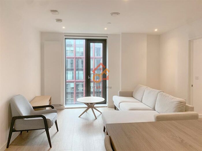 3 Bedroom Flat To Rent In Nobel Way, Manchester, M1