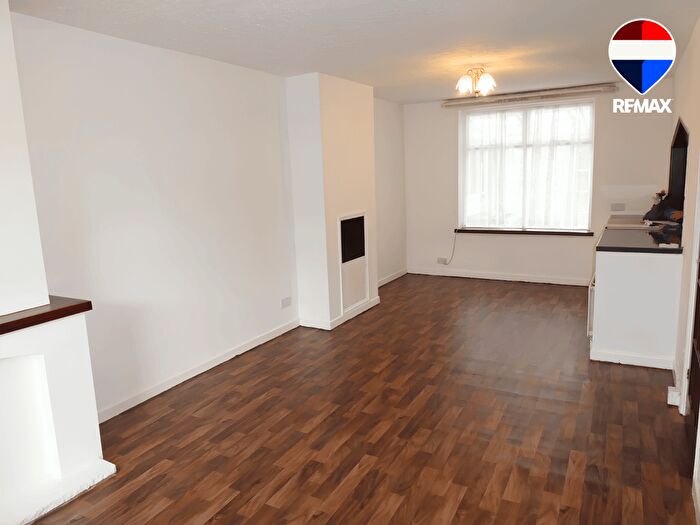3 Bedroom End Of Terrace House To Rent In Rogers Road, Dagenham, RM10