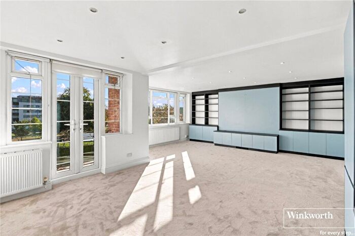 3 Bedroom Apartment To Rent In Charter Way, Finchley, London, N3