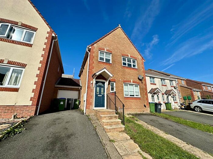 3 Bedroom House To Rent In Hill Top Way, Newhaven, BN9