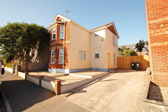 5 Bedroom Detached House To Rent In Maple Road, Bournemouth, BH9