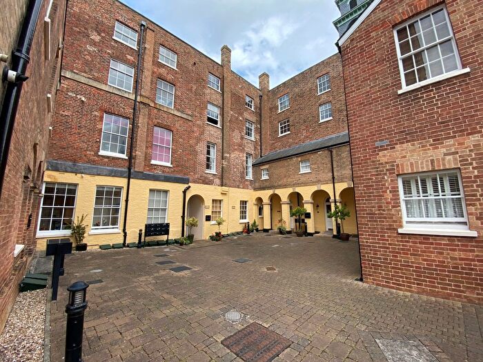 1 Bedroom Flat To Rent In St. Josephs Field, Taunton, Somerset, TA1