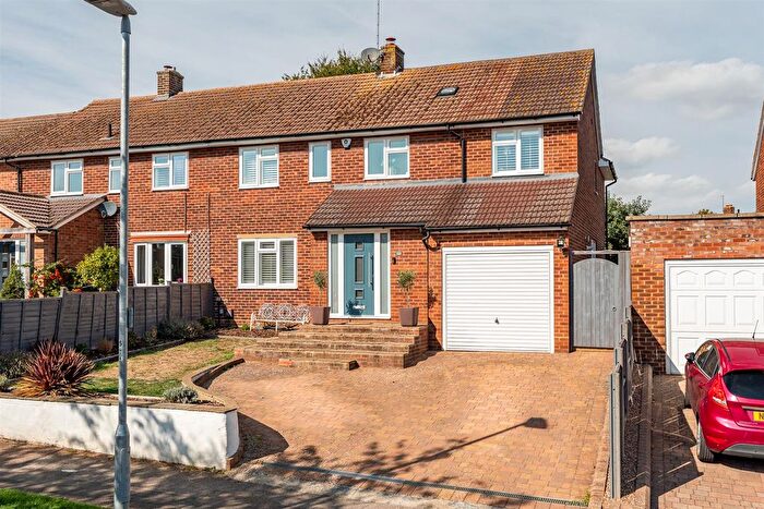 4 Bedroom Semi-Detached House For Sale In Elmoor Avenue, Welwyn, AL6