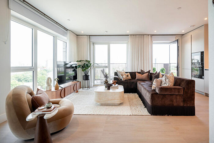 3 Bedroom Apartment For Sale In Bow Common Lane, London, E3